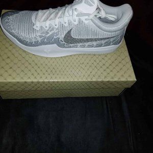 Nike Mamba Rage Size 10.5 Men's/12 Women's- NIB